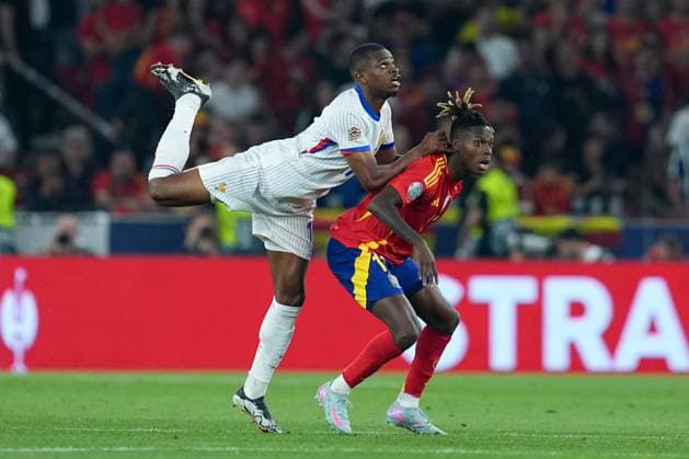 Nico Williams, Pierre Kalulu battle for the ball, UEFA Nations League 2025 Semi-final, Spain and France, Stuttgart Arena, June 5, 2025, Stuttgart, Germany.