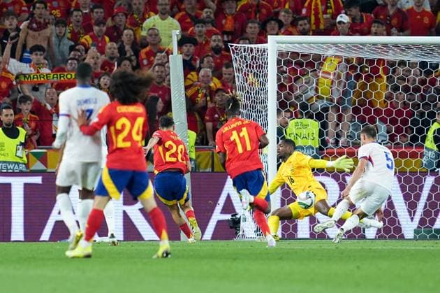 Pedri celebrates after scoring his team s fourth goal, UEFA Nations League 2025 Semi-final, Spain and France, Stuttgart Arena, June 5, 2025, Stuttgart, Germany.