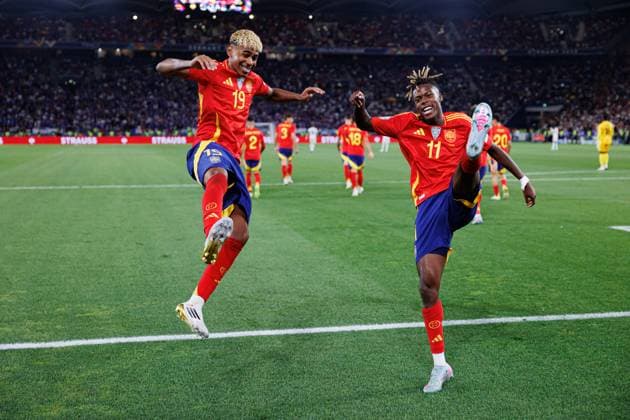 Lamine Yamal and Nico Williams seen celebratng after scoring goal during UEFA Nations League 2025 semifinal game between national teams of Spain and France (Maciej Rogowski) Stuttgart MHP Arena Germany Copyright: xMaciejxRogowskix spainfrance2425-27