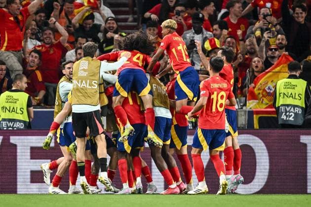 Sport Bilder des Tages Pedri (Spain) celebrates after scoring his team s fourth goal with teammates during the UEFA Nations League 2025 semifinal match between Spain and France at Stuttgart Arena on June 5, 2025 in Stuttgart, Germany. (Photo by Harry Langer DeFodi Images)
