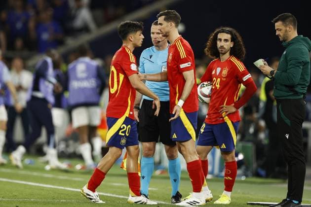 STUTTGART - (l-r) Pedri of Spain, Fabian Ruiz of Spain, Marc Cucurella of Spain during the UEFA Nations League semifinal match Spain v. France at the Stuttgart Arena on June 5, 2025 in Stuttgart, Germany. ANP Hollandse Hoogte MAURICE VAN STEEN UEFA Nations League 2025 Semi-final 2024 25 xVIxANPxSportx xMauricexvanxSteenxIVx 529380555 originalFilename: 529380555.jpg