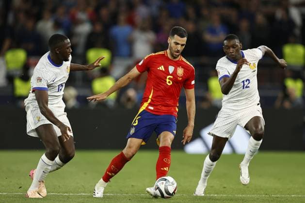 STUTTGART - (l-r) Ibrahima Konate of France, Mikel Merino of Spain, Randal Kolo Muani of France during the UEFA Nations League semifinal match Spain v. France at the Stuttgart Arena on June 5, 2025 in Stuttgart, Germany. ANP Hollandse Hoogte MAURICE VAN STEEN UEFA Nations League 2025 Semi-final 2024 25 xVIxANPxSportx xMauricexvanxSteenxIVx 529380905 originalFilename: 529380905.jpg
