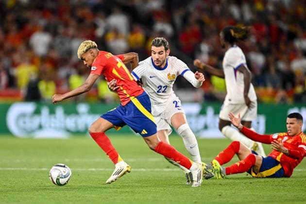 Lamine Yamal (Spain) und Theo Hernandez (France) battle for the ball during the UEFA Nations League 2025 semifinal match between Spain and France at Stuttgart Arena on June 5, 2025 in Stuttgart, Germany. (Photo by Harry Langer DeFodi Images)