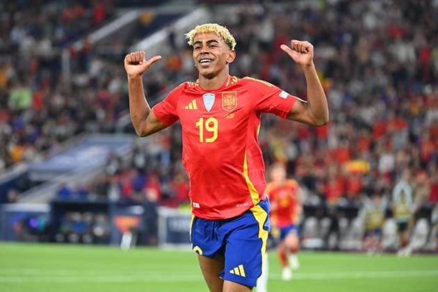 Torjubel Lamine YAMAL (ESP) nach Tor zum 3-0 , Jubel,Freude,Begeisterung,Aktion, Fussball Nations League Final Four Halbfinale Spanien (ESP) - Frankreich (FRA) 5-4 am 05.06.2025 , Fussball Arena Stuttgart.