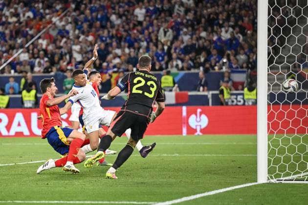 Kylian MbappÃ (France) scores his team s third goal during the UEFA Nations League 2025 semifinal match between Spain and France at Stuttgart Arena on June 5, 2025 in Stuttgart, Germany. (Photo by Harry Langer DeFodi Images)