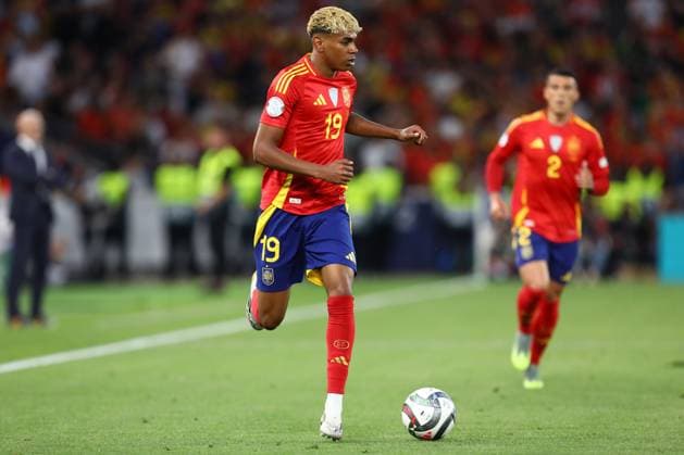 June 5, 2025, Stuttgart, Baden-Wurttemberg, Germany: LAMINE YAMAL of Spain in the UEFA Nations League 2025 semifinal between SPAIN and FRANCE at the MHP Arena in Stuttgart, Germany Stuttgart Germany - ZUMAc179 20250605_zep_c179_010 Copyright: xMickaelxChavetx