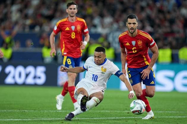 Kylian Mbappe in aktion, am Ball, Einzelaktion, UEFA Nations League 2025 Semi-final, Spain and France, Stuttgart Arena, June 5, 2025, Stuttgart, Germany.