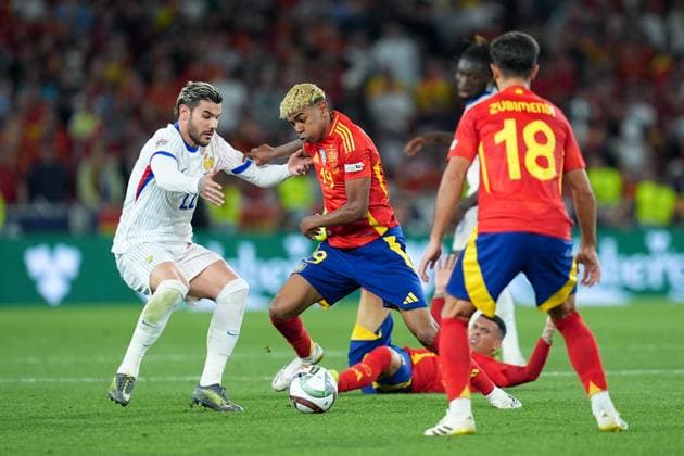 Lamine Yamal, Teo Hernandez battle for the ball, UEFA Nations League 2025 Semi-final, Spain and France, Stuttgart Arena, June 5, 2025, Stuttgart, Germany.