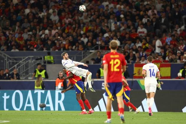 June 5, 2025, Stuttgart, Baden-Wurttemberg, Germany: THEO HERNANDEZ of France jumps for the ball in the UEFA Nations League 2025 semifinal between SPAIN and FRANCE at the MHP Arena in Stuttgart, Germany Stuttgart Germany - ZUMAc179 20250605_zep_c179_024 Copyright: xMickaelxChavetx