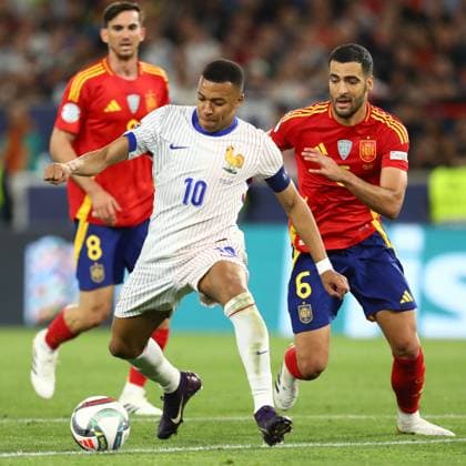 June 5, 2025, Stuttgart, Baden-Wurttemberg, Germany: KYLIAN MBAPPE of France and MIKEL MERINO of Spain fight for the ball in the UEFA Nations League 2025 semifinal between SPAIN and FRANCE at the MHP Arena. Spain won 5:4. Stuttgart Germany - ZUMAc179 20250605_zep_c179_031 Copyright: xMickaelxChavetx