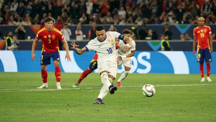 05.06.25 Spanien - Frankreich Deutschland, Stuttgart, 05.06.2025, Fussball, UEFA Nations League (Halbfinale) in Stuttgart, Spanien - Frankreich (5:4): Kylian Mbappe (Frankreich); Tor Elfmeter 4:1 Mbappe.