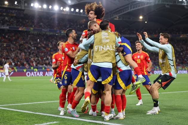 June 5, 2025, Stuttgart, Stuttgart, Germany: Pedro Gonzalez of Spain celebrates a goal with teammates during the UEFA Nations League Semi Final match between Spain and France at Stuttgart Arena on June 5, 2025, in Stuttgart, Germany. Stuttgart Germany - ZUMAa181 20250605_zaa_a181_151 Copyright: xDennisxAgyemanx