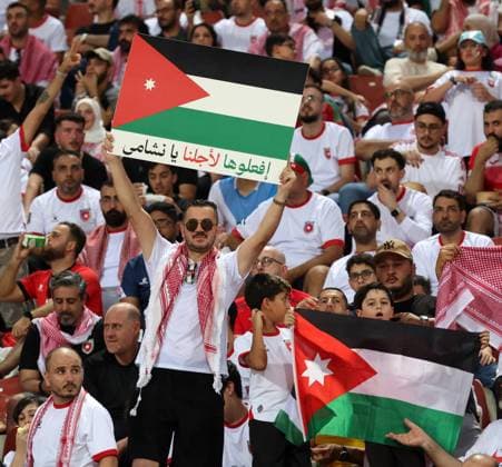 Oman v Jordan - FIFA World Cup, WM, Weltmeisterschaft, Fussball 2026 Qualifier Jordan fans show their support before the FIFA World Cup 2026 Qualifier match between Oman and Jordan at Sultan Qaboos Sports Complex Stadium in Muscat, Oman, on June 5, 2025. Muscat Oman  Copyright: xAmeenxAhmedx originalFilename:alameen-notitle250605_npzPu.jpg