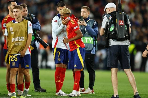 Lamine Yamal (ESP), JUNE 5, 2025 - Football Soccer : Yamal celebrate with team players after winning UEFA Nations League Semi-finals match between Spain 5-4 France at the Stuttgart Arena in Stuttgart, Germany. Noxthirdxpartyxsales  (293790314)