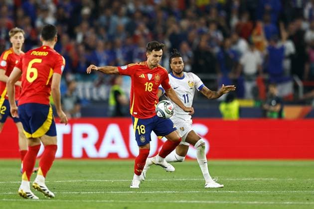 (L-R) Martin Zubimendi (ESP), Michael Olise (FRA), JUNE 5, 2025 - Football Soccer : UEFA Nations League Semi-finals match between Spain 5-4 France at the Stuttgart Arena in Stuttgart, Germany. Noxthirdxpartyxsales  (293790367)