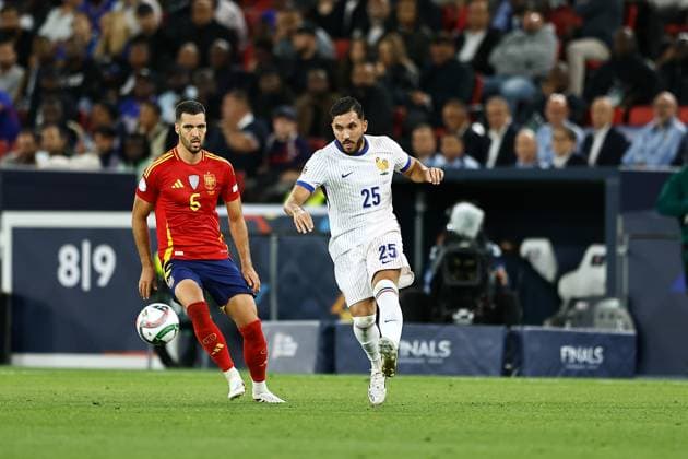 (L-R) Mikel Merino (ESP), Rayan Cherki (FRA), JUNE 5, 2025 - Football Soccer : UEFA Nations League Semi-finals match between Spain 5-4 France at the Stuttgart Arena in Stuttgart, Germany. Noxthirdxpartyxsales  (293790378)
