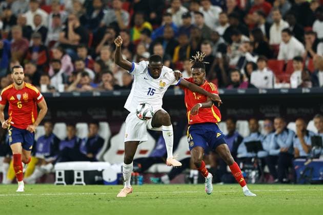 (L-R) Ibrahima Konate (FRA), Nico Williams (ESP), JUNE 5, 2025 - Football Soccer : UEFA Nations League Semi-finals match between Spain 5-4 France at the Stuttgart Arena in Stuttgart, Germany. Noxthirdxpartyxsales  (293790784)