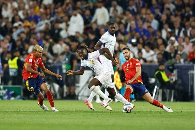 (L-R) Lamine Yamal (ESP), Manu Kone (FRA), Mikel Merino (ESP), JUNE 5, 2025 - Football Soccer : UEFA Nations League Semi-finals match between Spain 5-4 France at the Stuttgart Arena in Stuttgart, Germany. Noxthirdxpartyxsales  (293790824)
