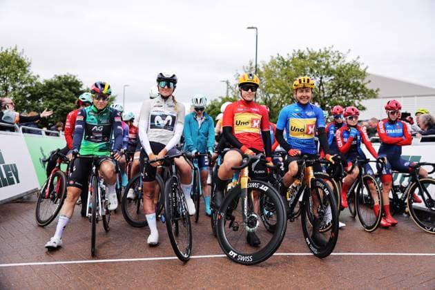 2025 Lloyds Tour of Britain Women Picture by Alex Whitehead SWpix.com - 06 06 2025 - Cycling - UCI Women s World Tour - 2025 Lloyds Tour of Britain Women - Stage 2: Hartlepool to Saltburn-by-the-Sea - Kim Le Court Pienaar (AG Insurance - Soudal Team) General Classification jersey, Cat Ferguson (Movistar Team) Best Young Rider Jersey, Linda Zanetti (Uno-X Mobility) Points Classification Jersey, Anouska Koster (Uno-X Mobility) Queen of the Mountains Jersey Copyright: x xSWpix.comx(t axPhotographyxHubxLtd)xAlexxWhitehead SWpix.comx SWP-2944-0122