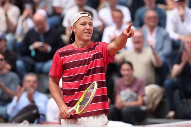 Bilder des Jahres 2025, Sport 06 Juni Bilder des Jahres 2025, Sport 06 Juni Sport Themen der Woche KW23 Sport Bilder des Tages Max Schoenhaus (GER) jubelt nach dem Sieg, Jubel, Freude, Emotion, Jungen Einzel, Boys Singles Tennis - French Open 2025 - Roland Garros - Paris - - France - 6 June 2025. *** Max Schoenhaus GER cheers after the victory, Cheers, Joy, Emotion, Boys Singles, Boys Singles Tennis French Open 2025 Roland Garros Paris France June 6, 2025 Copyright: xJuergenxHasenkopfx