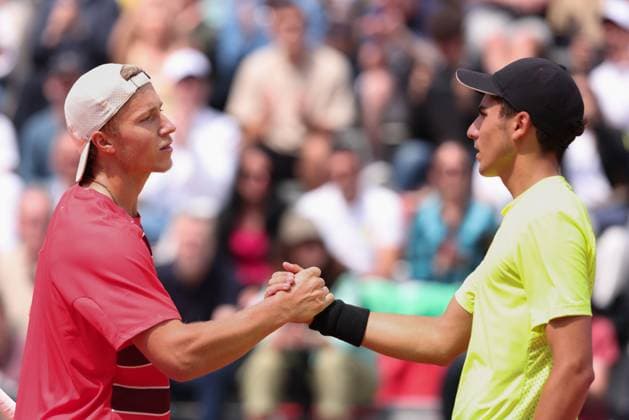 R-L. Ivan Ivanov (BUL) gratuliert dem Sieger Max Schoenhaus (GER), Jungen Einzel, Boys Singles Tennis - French Open 2025 - Roland Garros - Paris - - France - 6 June 2025. Copyright: xJuergenxHasenkopfx