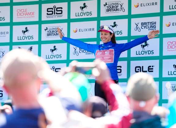2025 Lloyds Tour of Britain Women Picture by Olly Hassell SWpix.com - 06 06 2025 - Cycling - UCI Women s World Tour - 2025 Lloyds Tour of Britain Women - Stage 2: Hartlepool to Saltburn-by-the-Sea - Kristen Faulkner (EF Education-Oatly) receives the Queen of the Mountain jersey Copyright: x xSWpix.comx(t axPhotographyxHubxLtd)xOllyxHassell SWpix.comx SWP-2944-0198