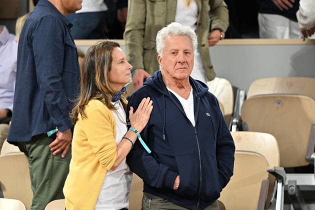 2025 Roland-Garros - Day 13 PARIS, FRANCE - JUNE 6: US actor Dustin Hoffman and his wife Lisa Hoffman follow Men s Single semi-finals match on the day 13 of the 2025 Roland Garros at Philippe-Chatrier Court in Paris, France on June 6, 2025. Mustafa Yalcin Anadolu Paris France. Editorial use only. Please get in touch for any other usage.  Copyright: x2025xAnadoluxMustafaxYalcinx