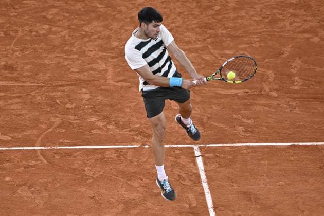 2025 Roland-Garros - Day 13 PARIS, FRANCE - JUNE 6: Carlos Alcaraz of Spain plays against Lorenzo Musetti of Italy during Men s Single semi-finals match on the day 13 of the 2025 Roland Garros at Philippe-Chatrier court in Paris, France on June 6, 2025. Burak Akbulut Anadolu Paris France. Editorial use only. Please get in touch for any other usage.  Copyright: x2025xAnadoluxBurakxAkbulutx