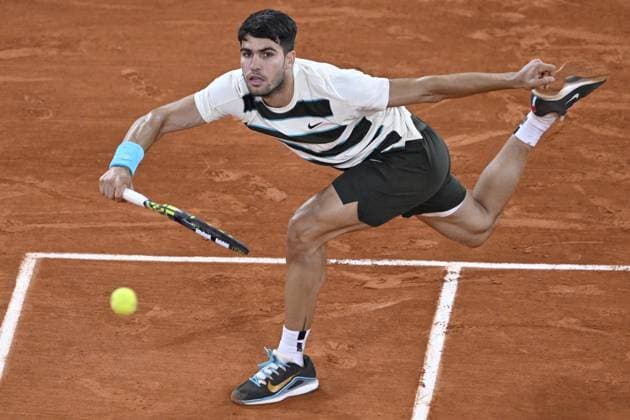 2025 Roland-Garros - Day 13 PARIS, FRANCE - JUNE 6: Carlos Alcaraz of Spain in action against Lorenzo Musetti (not seen) of Italy during Men s Single semi-finals match on the day 13 of the 2025 Roland Garros at Philippe-Chatrier Court in Paris, France on June 6, 2025. Burak Akbulut Anadolu Paris France. Editorial use only. Please get in touch for any other usage.  Copyright: x2025xAnadoluxBurakxAkbulutx