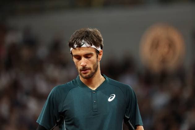 Lorenzo Musetti of Italy reacts as he plays against Carlos Alcaraz of Spain during their semi-final match at the French Tennis Open at Roland Garros in Paris, France, on Friday, June 6, 2025. Alcaraz advanced to the final after Musetti withdrew due to an injury in the fourth set.  PAR20250606121 MAYAxVIDON-WHITE