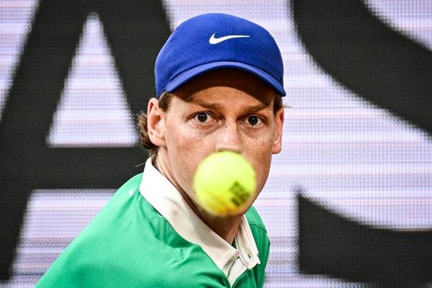 June 6, 2025, Paris, Celestynow, France: JANNIK SINNER of Italy during the match against N. Djokovic of Serbia in semi final men s singles of French Open 2025 at Roland Garros in Paris. Sinner won 6-4, 7-5, 7-6 to go on to final. Paris France - ZUMAm308 20250606_zsp_m308_059 Copyright: xMatthieuxMirvillex