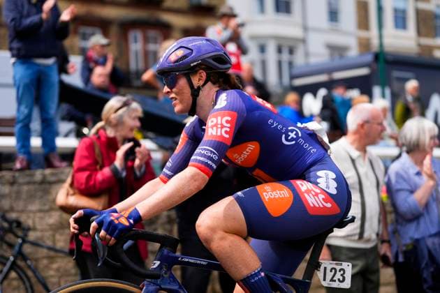 2025 Lloyds Tour of Britain Women Picture by Olly Hassell SWpix.com - 06 06 2025 - Cycling - UCI Women s World Tour - 2025 Lloyds Tour of Britain Women - Stage 2: Hartlepool to Saltburn-by-the-Sea - Charlotte Kool (Team Picnic PostNL) climbs Saltburn Bank for the final time Copyright: x xSWpix.comx(t axPhotographyxHubxLtd)xOllyxHassell SWpix.comx SWP-2945-0258