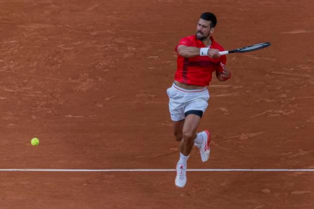 2025 French Open - Day Thirteen Novak Djokovic returns the ball against Jannik Sinner at the Roland Garros Grand Slam Tournament in Paris, France, on June 6, 2025. Paris France  Copyright: xRobertxSzaniszlox originalFilename:szaniszlo-notitle250606_npR5e.jpg