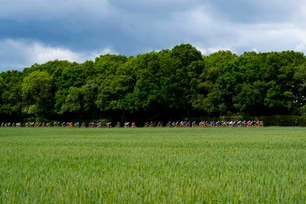 2025 Lloyds Tour of Britain Women Picture by Olly Hassell SWpix.com - 06 06 2025 - Cycling - UCI Women s World Tour - 2025 Lloyds Tour of Britain Women - Stage 2: Hartlepool to Saltburn-by-the-Sea - The Peloton rolls through the British Countryside Copyright: x xSWpix.comx(t axPhotographyxHubxLtd)xOllyxHassell SWpix.comx SWP-2945-0232
