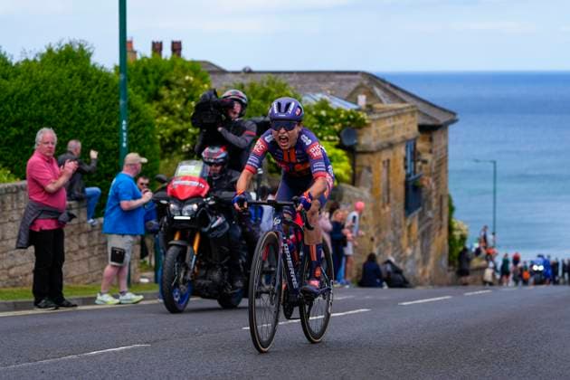 2025 Lloyds Tour of Britain Women Picture by Olly Hassell SWpix.com - 06 06 2025 - Cycling - UCI Women s World Tour - 2025 Lloyds Tour of Britain Women - Stage 2: Hartlepool to Saltburn-by-the-Sea - Mara Roldan (Team Picnic PostNL) climbs Saltburn Bank for the final time Copyright: x xSWpix.comx(t axPhotographyxHubxLtd)xOllyxHassell SWpix.comx SWP-2945-0239