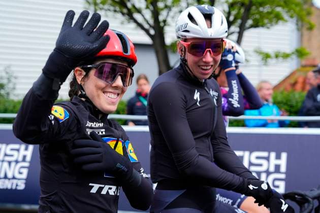 2025 Lloyds Tour of Britain Women Picture by Olly Hassell SWpix.com - 06 06 2025 - Cycling - UCI Women s World Tour - 2025 Lloyds Tour of Britain Women - Stage 2: Hartlepool to Saltburn-by-the-Sea - Anna Henderson (Lidl - Trek) and Lorena Wiebes (Team SD Worx - Protime) at the start in Hartlepool Copyright: x xSWpix.comx(t axPhotographyxHubxLtd)xOllyxHassell SWpix.comx SWP-2945-0177