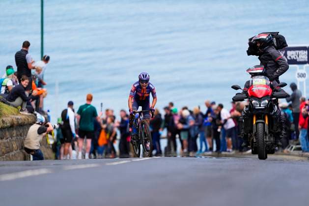 2025 Lloyds Tour of Britain Women Picture by Olly Hassell SWpix.com - 06 06 2025 - Cycling - UCI Women s World Tour - 2025 Lloyds Tour of Britain Women - Stage 2: Hartlepool to Saltburn-by-the-Sea - Mara Roldan (Team Picnic PostNL) climbs Saltburn Bank for the final time Copyright: x xSWpix.comx(t axPhotographyxHubxLtd)xOllyxHassell SWpix.comx SWP-2945-0215