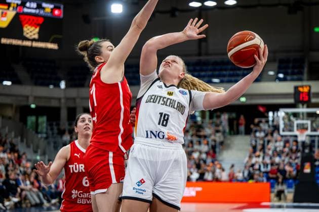 Basketball Heidelberg 06.06.2025 Testspiel DBB Frauen Damen Deutschland (GER) - Türkei (TUR) Emma Eichmeyer (Deutschland, No.18) Elif Bayram (Türkei, No.11)
