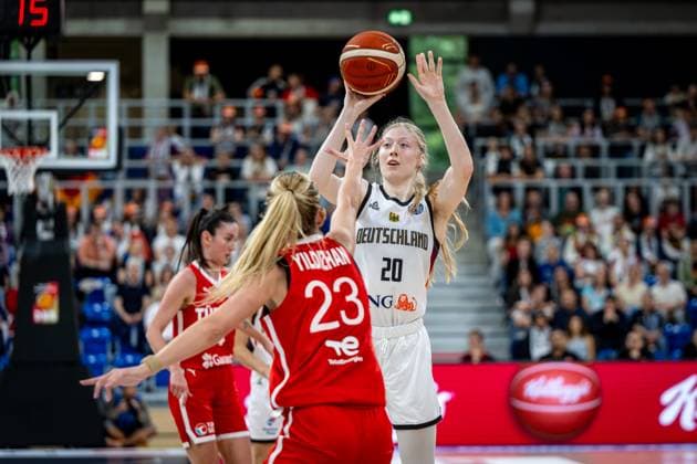 Basketball Heidelberg 06.06.2025 Testspiel DBB Frauen Damen Deutschland (GER) - Türkei (TUR) Frida Bühner (Deutschland, No.20) Meltem Yildizhan (Türkei, No.23)
