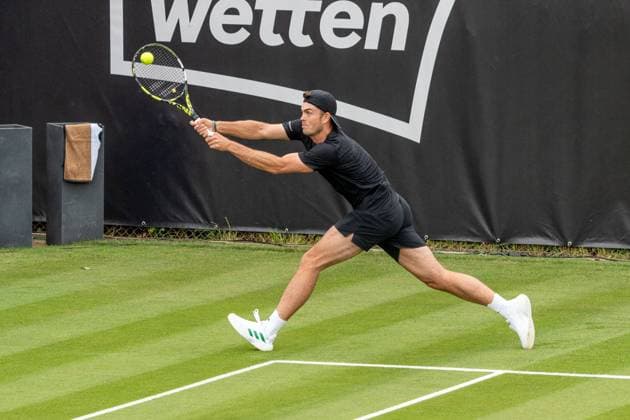 Maximilian Marterer spielt einen Rueckhandschlag mit zwei Haenden, Maximilian Marterer vs. Pierre-Hugues Herbert, Tennis, Boss-Open, Qualifikation, 07.06.2025, Maximilian Marterer vs. Pierre-Hugues Herbert, Tennis, Boss-Open, Qualifikation, 07.06.2025, Stuttgart Copyright: xEibner-Pressefoto EdwardxCheungx EP_ECG