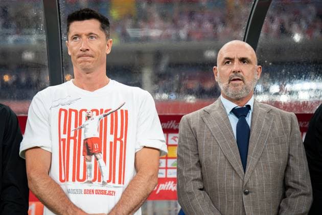Poland v Moldova - International Friendly, Länderspiel, Nationalmannschaft Robert Lewandowski and head coach Michal Probierz appear before the international friendly match between Poland and Moldova at Silesian Stadium in Chorzow, Poland, on June 6, 2025. This game is part of preparations for upcoming FIFA World Cup, WM, Weltmeisterschaft, Fussball European qualifying matches. Chorzow Poland  Copyright: xMarcinxGolbax originalFilename:golba-polandvm250606_npwFV.jpg