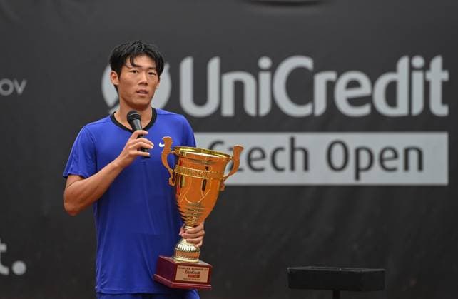 Second placed Tseng Chun-Hsin of Taiwan holds trophy after the final match against Hugo Dellien of Bolivia at the UniCredit Czech Open, ATP, Tennis Herren Challenger tour in Prostejov, Czech Republic, June 7, 2025. (CTKxPhoto LudekxPerina) CTKPhotoP2025060702768  CTKPhotoP2025060702768