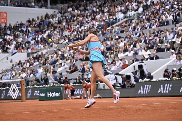 2025 Roland-Garros - Day 14 PARIS, FRANCE - JUNE 7: Aryna Sabalenka (not seen) in action against Coco Gauff (not seen) of US during the Women s Singles final match on Day 14 of the 2025 French Open at Court Philippe-Chatrier in Paris, France on June 7, 2025. Burak Akbulut Anadolu Paris France. Editorial use only. Please get in touch for any other usage.  Copyright: x2025xAnadoluxBurakxAkbulutx