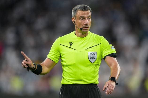 Fußball, Nations League, 20250604, Deutschland - Portugal. Im Bild Schiedsrichter Slavko VINCIC (SVN) mahnt Gestik Mimig Zeigefinger Portrait Oberkörper halbe Figur angeschnittenes Einzelmotiv. München Munich Football Arena Bayern Deutschland *** Soccer, Nations League, 20250604, Germany Portugal In the picture Referee Slavko VINCIC SVN admonishing gesture Mimig index finger portrait upper body half figure cropped single motif Munich Munich Football Arena Bayern Germany Copyright: Passion2Press MarkusxFischerx