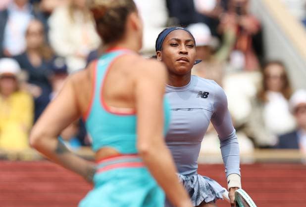 (250607) -- PARIS, June 7, 2025 -- Coco Gauff (R) reacts before the women s singles final match between Aryna Sabalenka of Belarus and Coco Gauff of the United States at the French Open tennis tournament at Roland Garros, Paris, France, June 7, 2025. ) (SP)FRANCE-PARIS-TENNIS-FRENCH OPEN-WOMEN S SINGLES-FINAL GaoxJing 