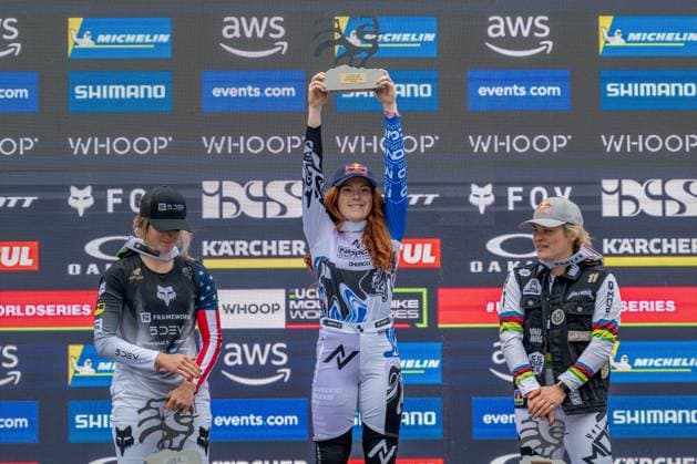 MOUNTAINBIKE - UCI MTB World Series LEOGANG,AUSTRIA,07.JUN.25 - CYCLING, MOUNTAIN BIKE - UCI Mountainbike World Cup, downhill. Image shows Anna Newkirk (USA), Gracey Hemstreet (CAN) and Valentina Hoell (AUT).  GEPAxpictures xWolfgangxKofler
