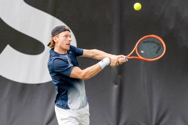 Rueckhandschlag von Max Wiskandt, Max Wiskandt vs. Yannick Hanfmann, Tennis, ATP, Tennis Herren Turnier, Boss-Open, Court No. 1, Qualifikation, 07.06.2025, Max Wiskandt vs. Yannick Hanfmann, Tennis, ATP-Turnier, Boss-Open, Court No. 1, Qualifikation, 07.06.2025, Stuttgart Copyright: xEibner-Pressefoto EdwardxCheungx EP_ECG