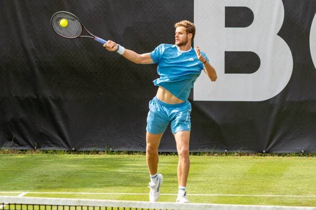 Yannick Hanfmann schlaegt den Ball mit der Vorhand auf Augenhoehe, Max Wiskandt vs. Yannick Hanfmann, Tennis, ATP, Tennis Herren Turnier, Boss-Open, Court No. 1, Qualifikation, 07.06.2025, Max Wiskandt vs. Yannick Hanfmann, Tennis, ATP-Turnier, Boss-Open, Court No. 1, Qualifikation, 07.06.2025, Stuttgart Copyright: xEibner-Pressefoto EdwardxCheungx EP_ECG