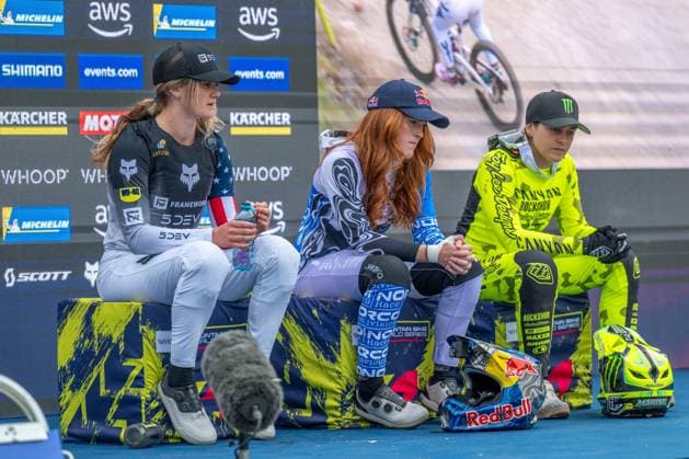 MOUNTAINBIKE - UCI MTB World Series LEOGANG,AUSTRIA,07.JUN.25 - CYCLING, MOUNTAIN BIKE - UCI Mountainbike World Cup, downhill. Image shows Anna Newkirk (USA), Gracey Hemstreet (CAN) and Marine Cabirou (FRA).  GEPAxpictures xWolfgangxKofler