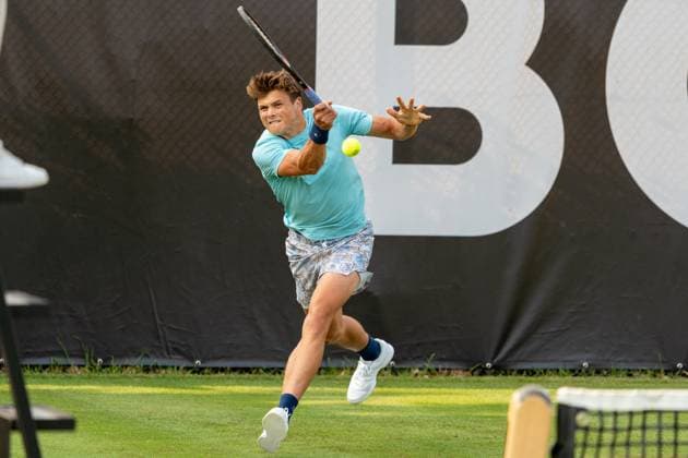 Patrick Zahraj schlaegt den Ball dynamisch mit der Vorhand zurueck, Marton Fucsovics vs. Patrick Zahraj, Tennis, ATP, Tennis Herren Turnier, Boss-Open, Court No. 1, Qualifikation, 07.06.2025, Marton Fucsovics vs. Patrick Zahraj, Tennis, ATP-Turnier, Boss-Open, Court No. 1, Qualifikation, 07.06.2025, Stuttgart Copyright: xEibner-Pressefoto EdwardxCheungx EP_ECG